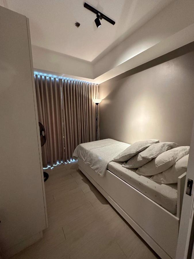Azure Urban Resort Residence R&C - Paranaque Манила Екстериор снимка