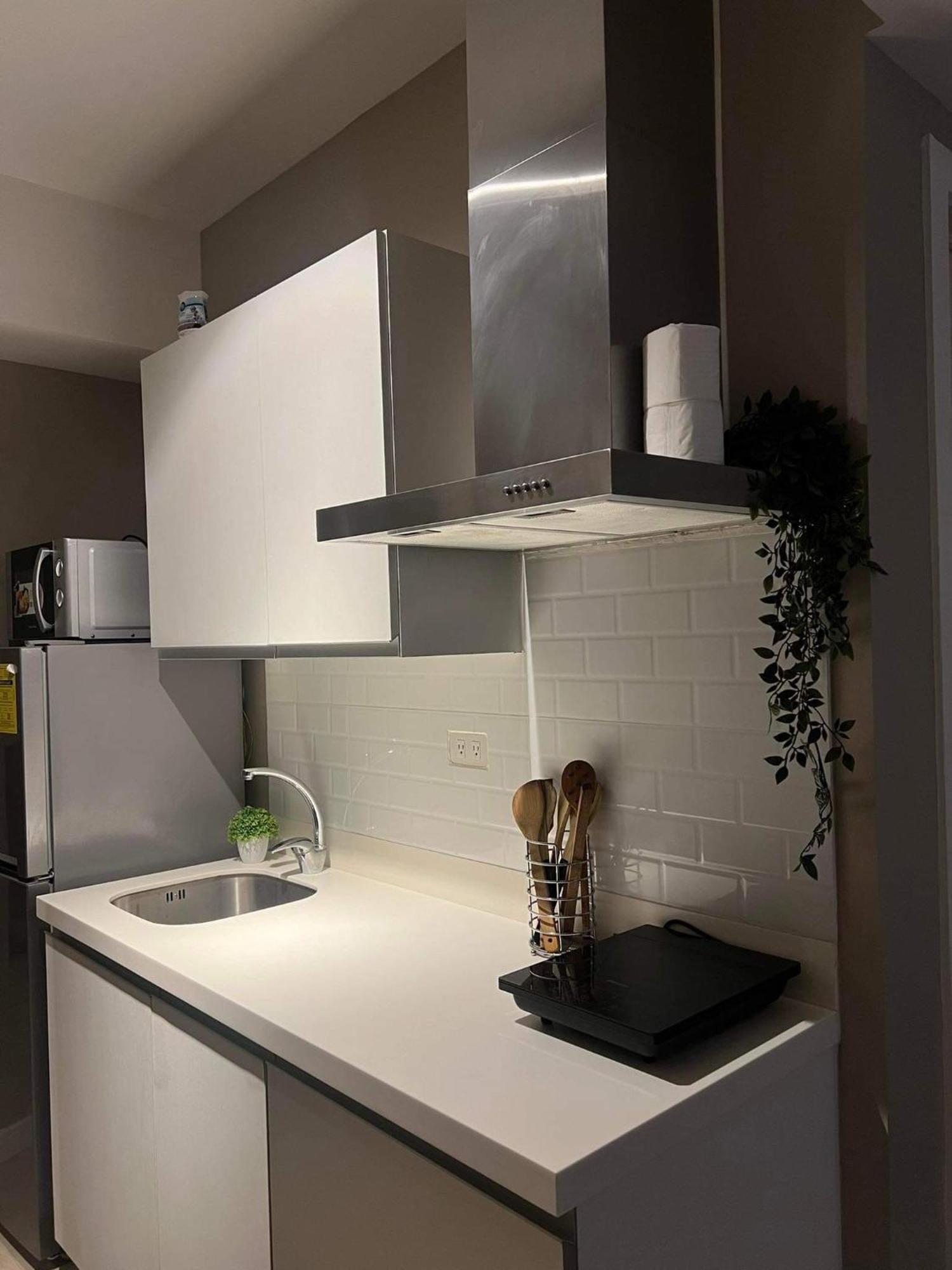 Azure Urban Resort Residence R&C - Paranaque Манила Екстериор снимка